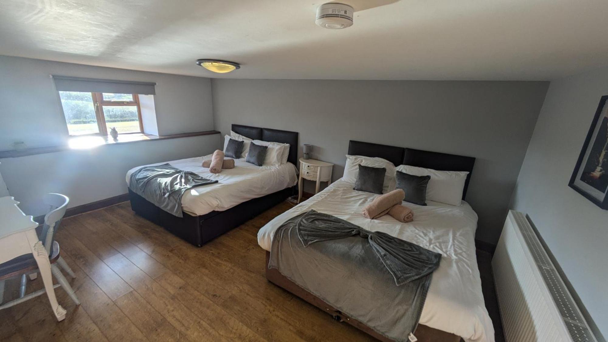 Vale Farm Cottages Брекон Экстерьер фото