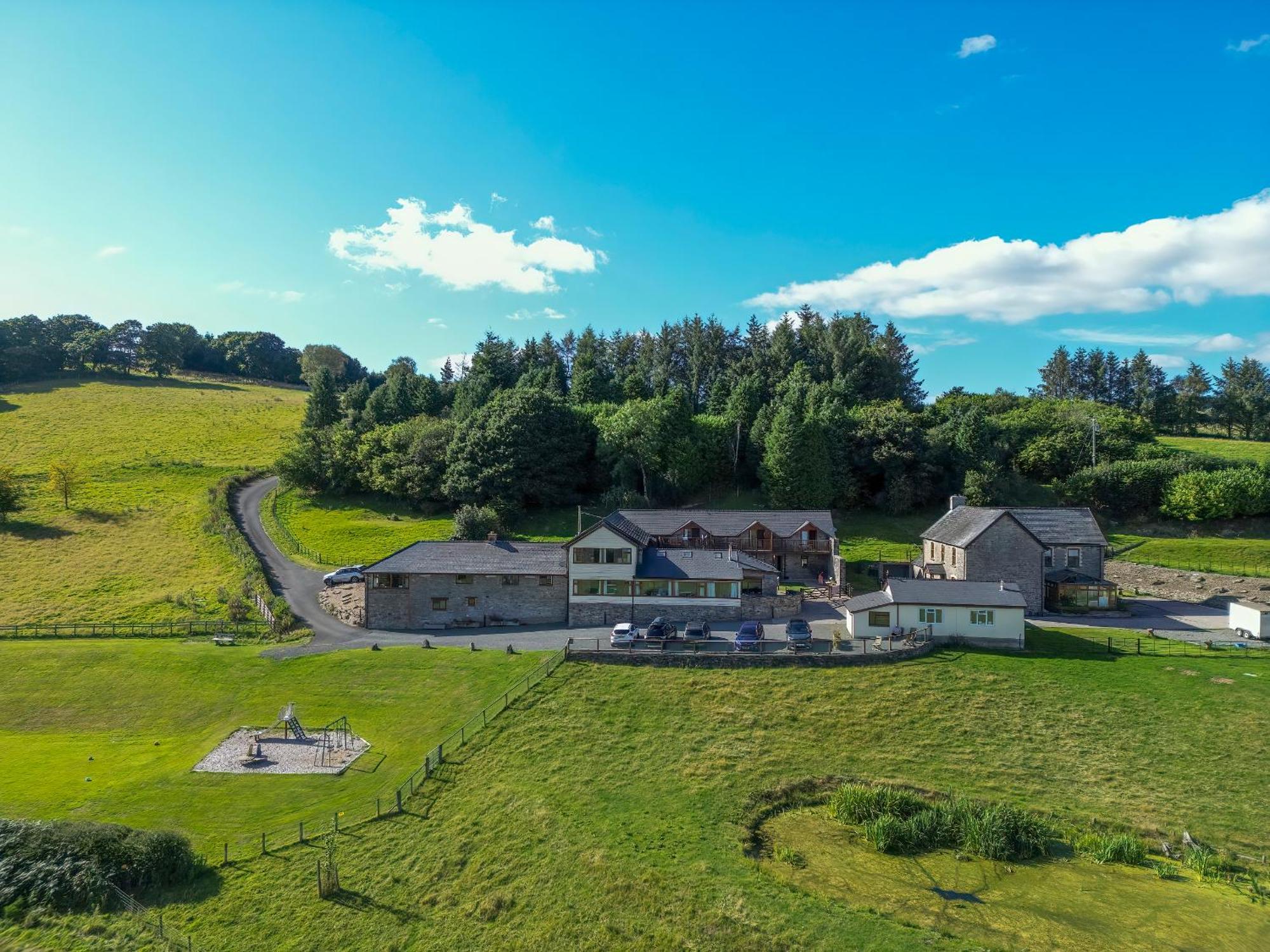 Vale Farm Cottages Брекон Экстерьер фото
