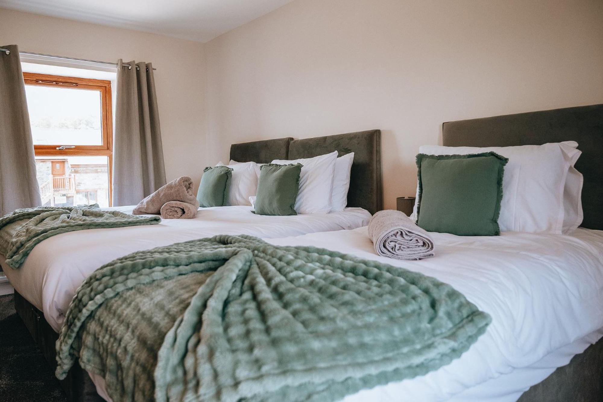 Vale Farm Cottages Брекон Экстерьер фото