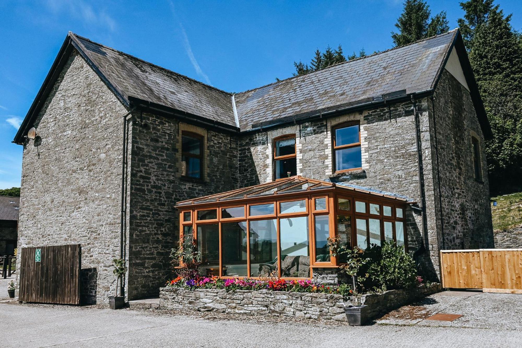 Vale Farm Cottages Брекон Экстерьер фото